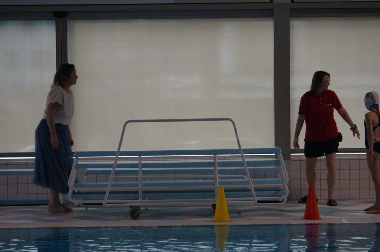 Tribune wordt gereed gemaakt